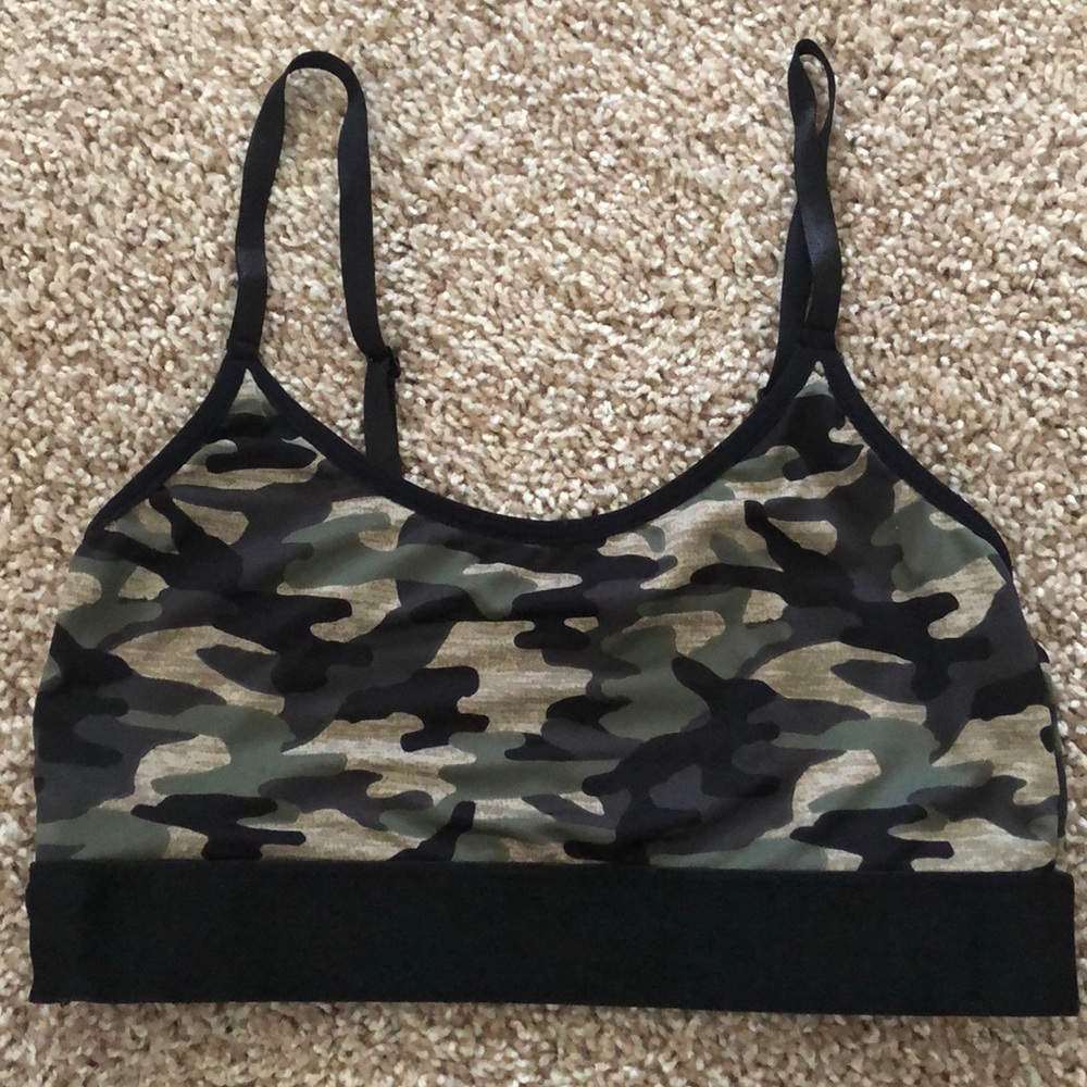 Camo sports bra barely worn
